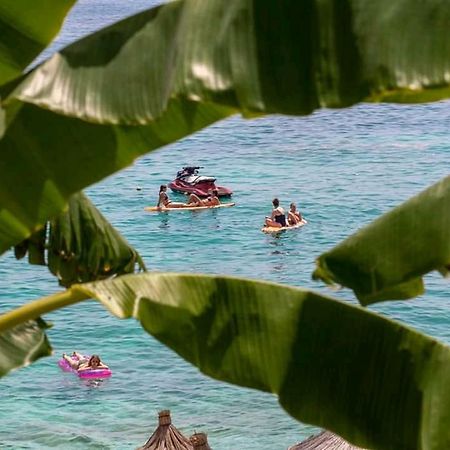 Guesthouse Riviera "Xh&M" Dhermi Bagian luar foto