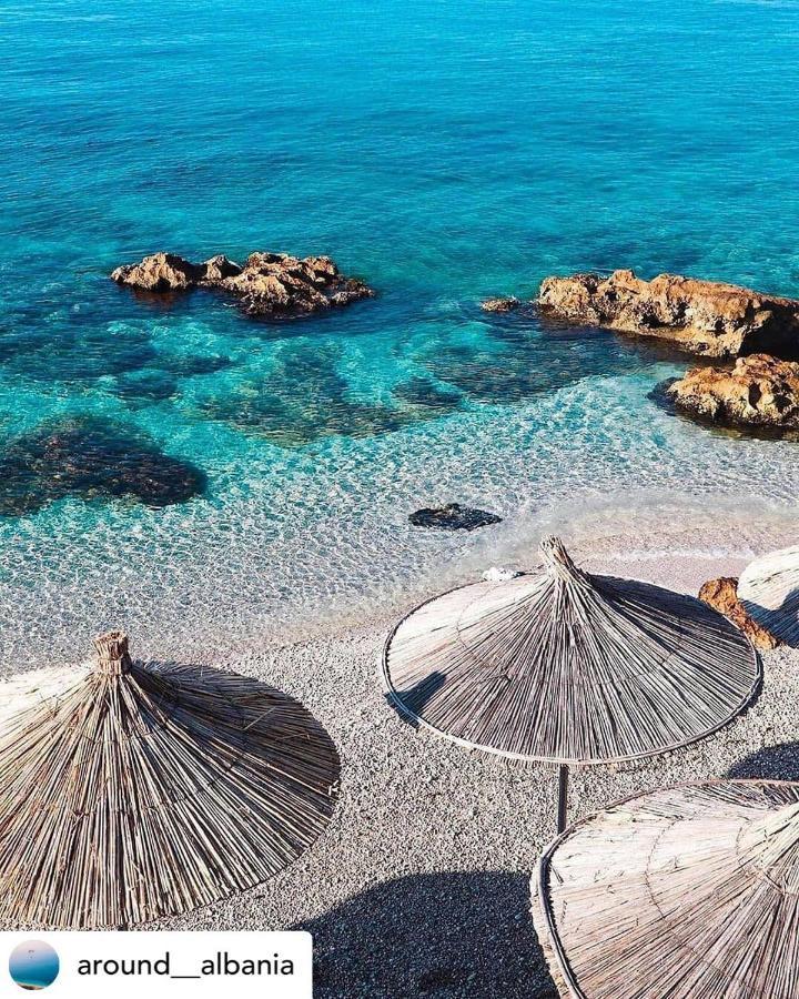 Guesthouse Riviera "Xh&M" Dhermi Bagian luar foto