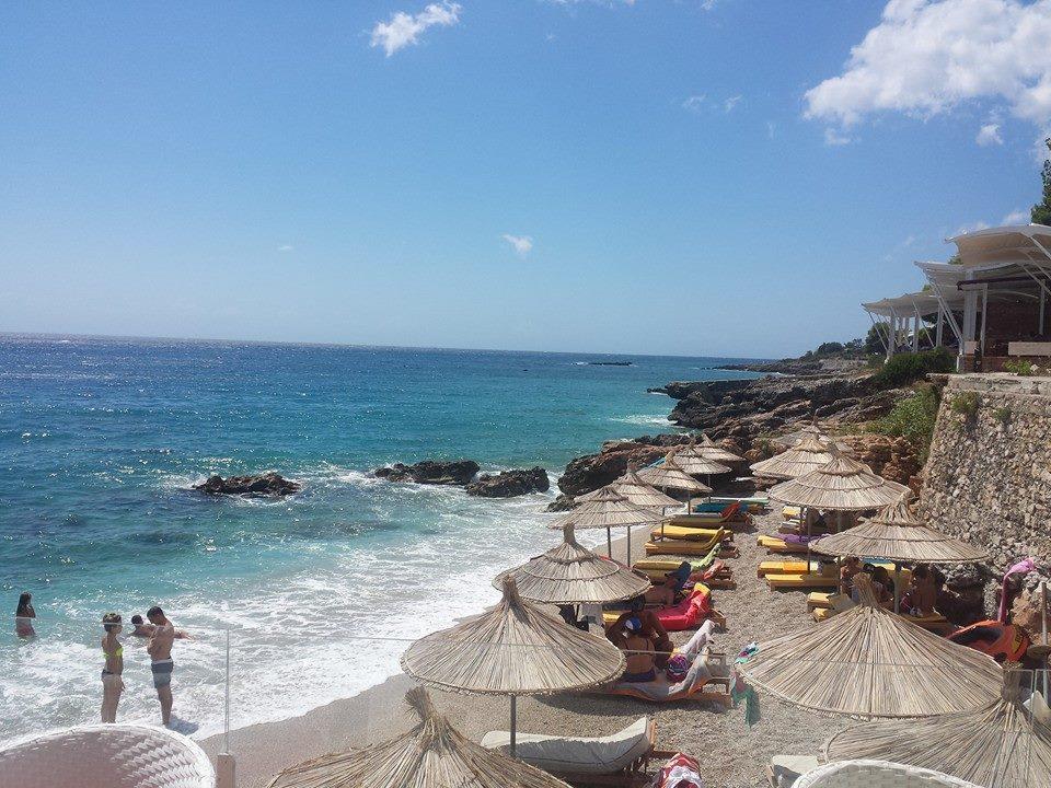 Guesthouse Riviera "Xh&M" Dhermi Bagian luar foto